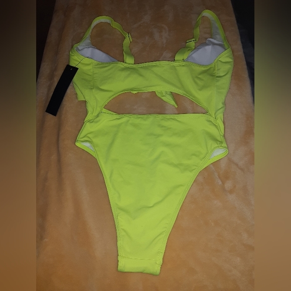 Womens size small, mono b swimsuit - Picture 2 of 3